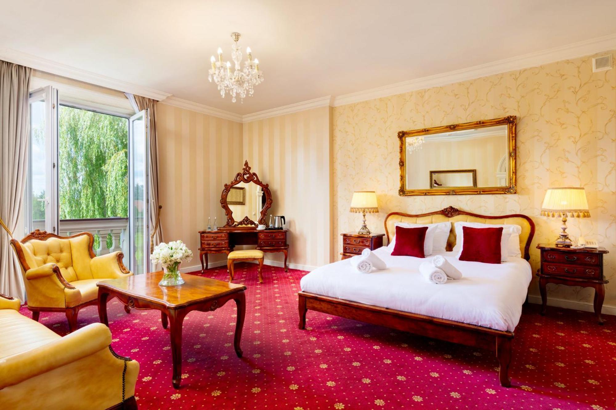 Palacyk Otrebusy Business & Spa ภายนอก รูปภาพ