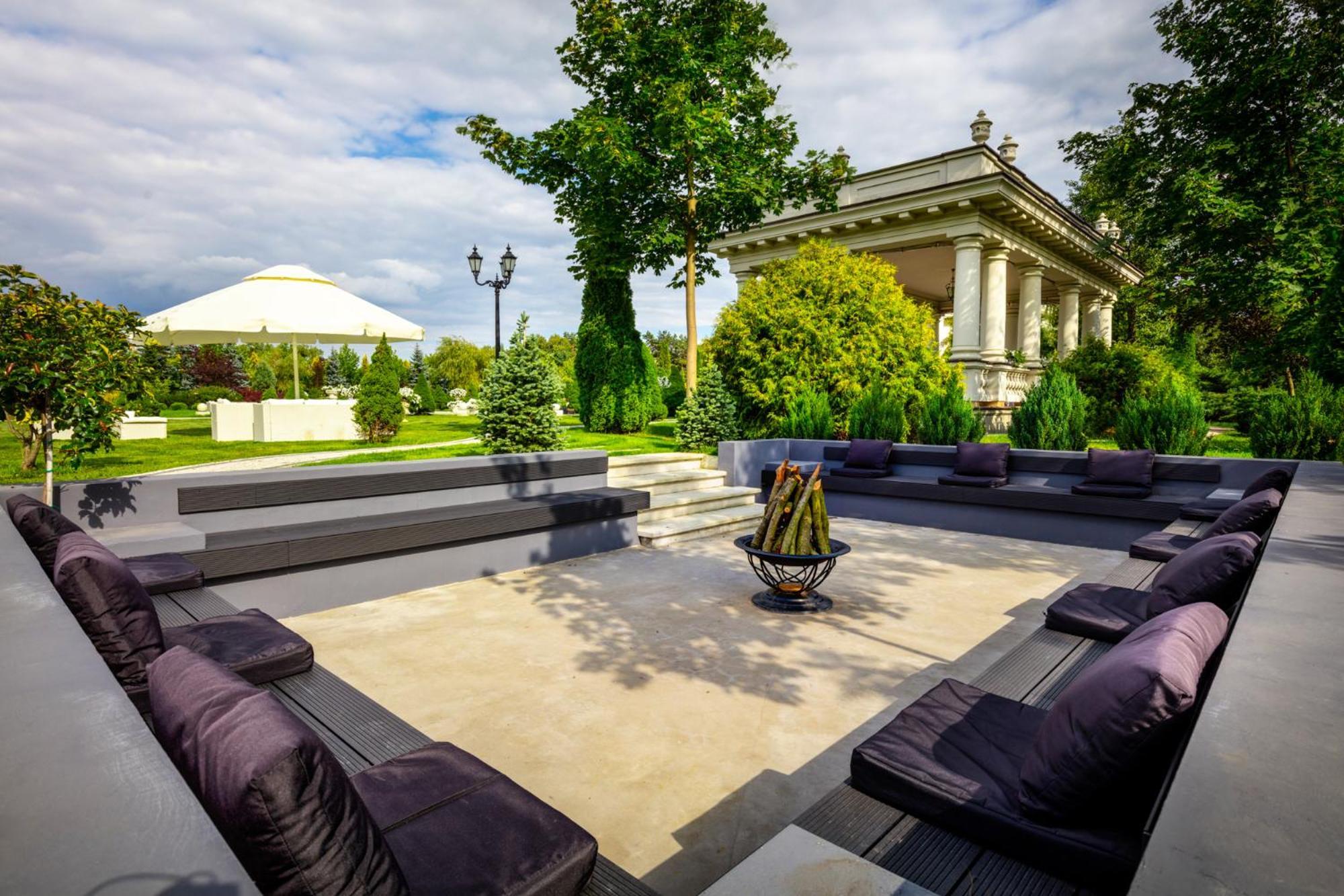 Palacyk Otrebusy Business & Spa ภายนอก รูปภาพ